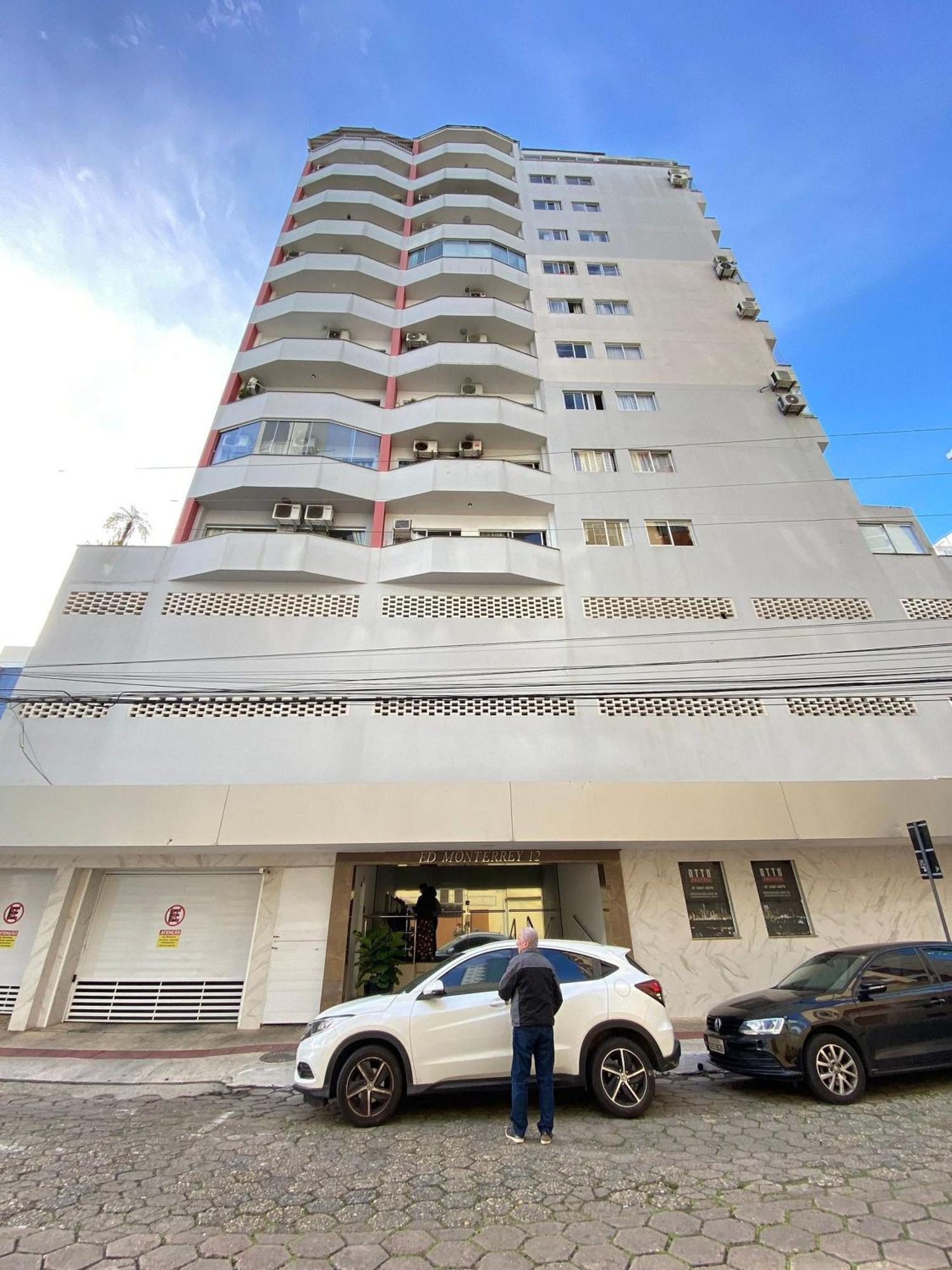 Mtey83 - 1 Dorm, Av. Brasil, Climatizado, Garagem